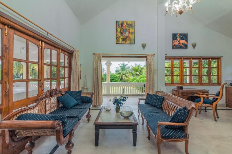 Beachfront mansion with pool - image 34
