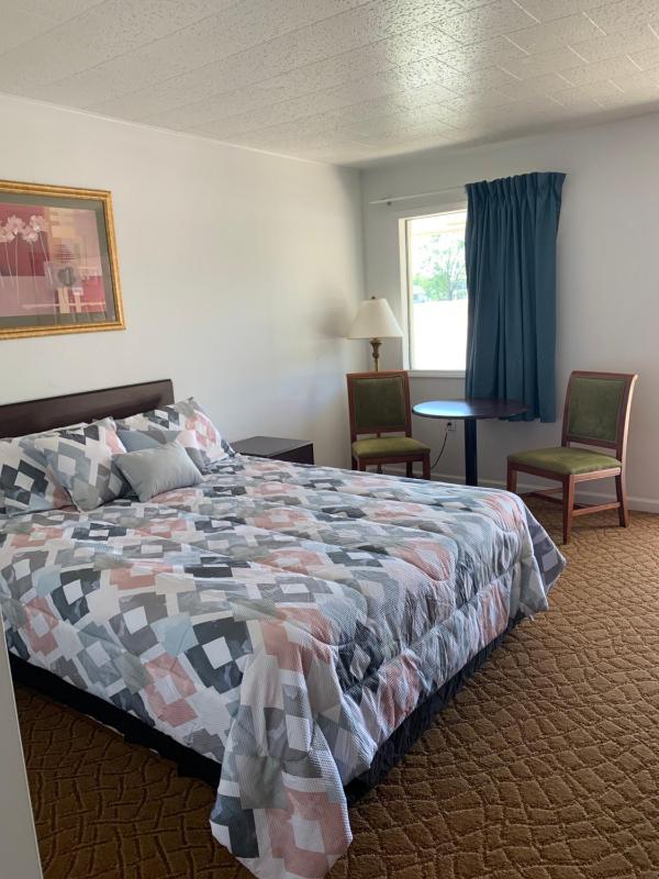 Queen Room image 3