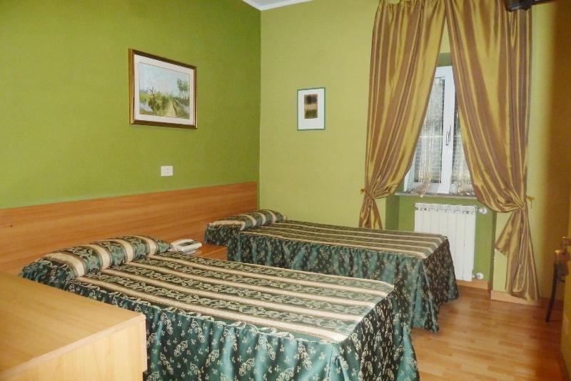 Double or Twin Room image 2