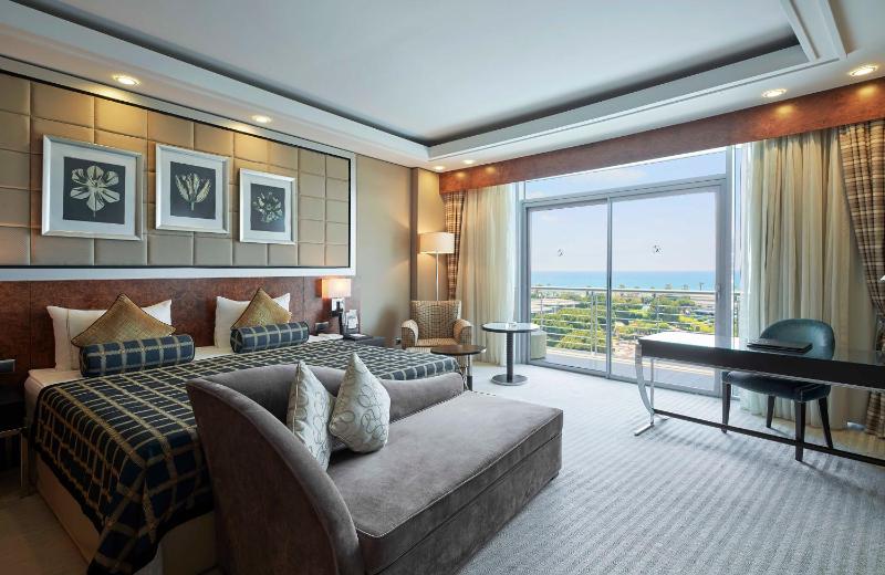 Presidential Suite with Two Ways Airport Transfer image 4