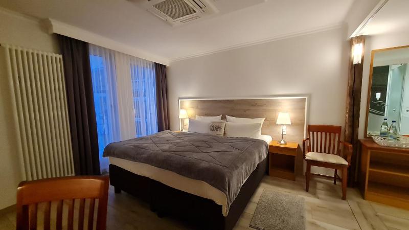 Premium Double Room image 3