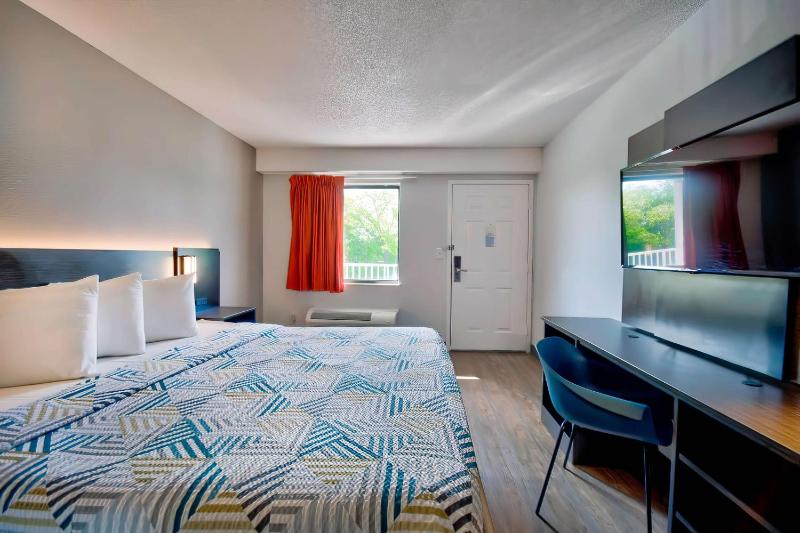 Double Room - Disability Access image 3