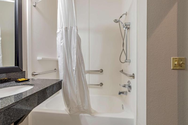 King Room - Disability Access image 2
