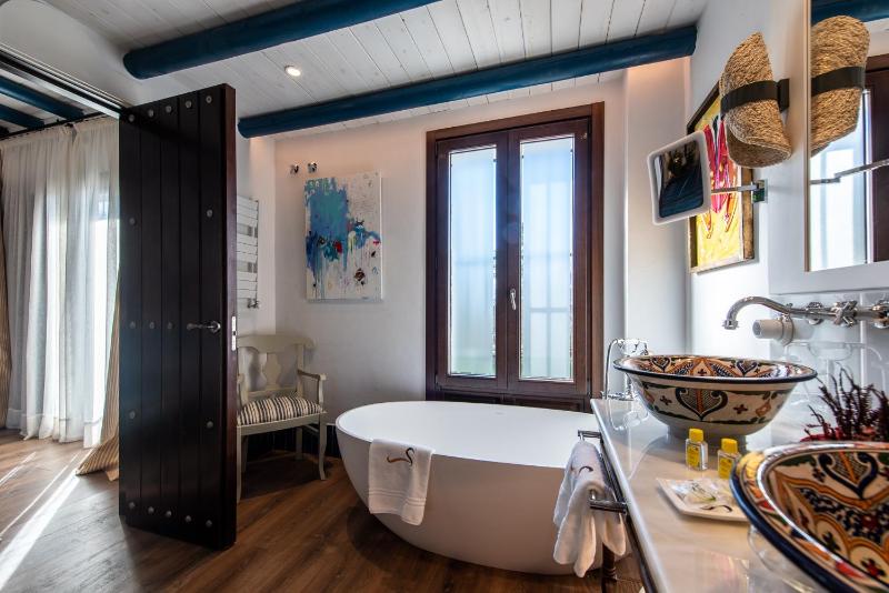 Deluxe Junior Suite image 3