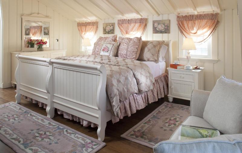 Superior King Room image 3