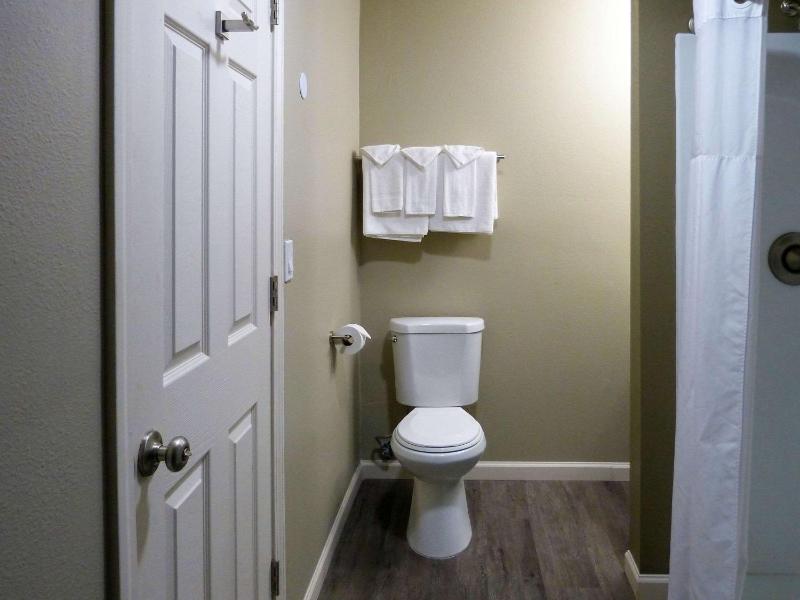 Queen Room - Non-Smoking image 1