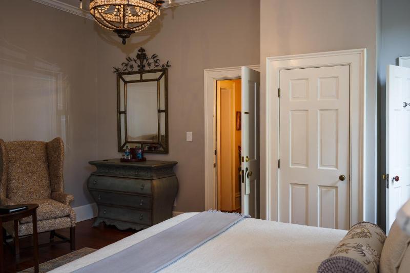 Eliza Thompson House Historic Inns of Savannah Collection - image 40