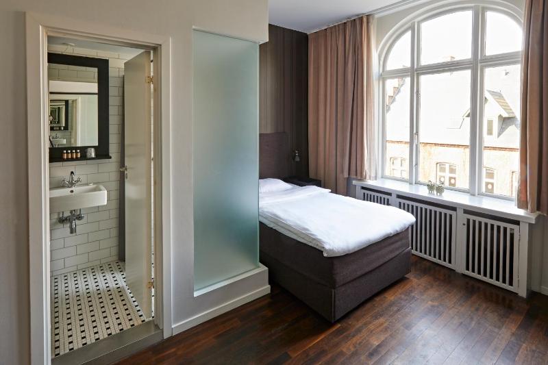 Standard Single Room image 3