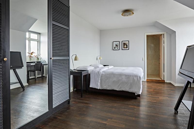 Superior Double Room image 4