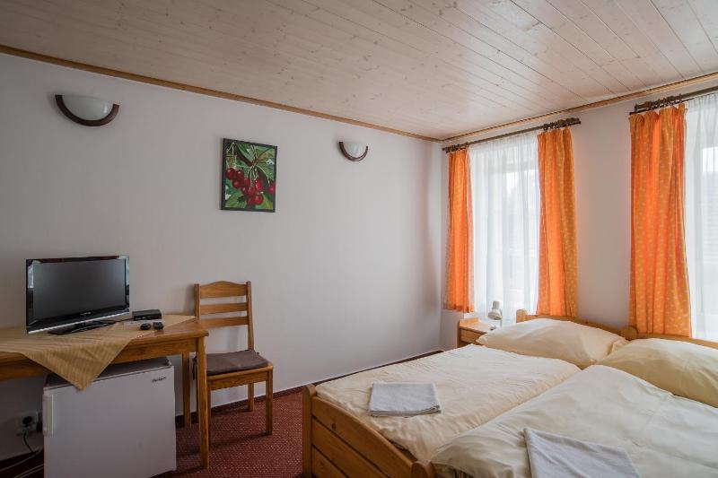 Triple Room with Bathroom image 4