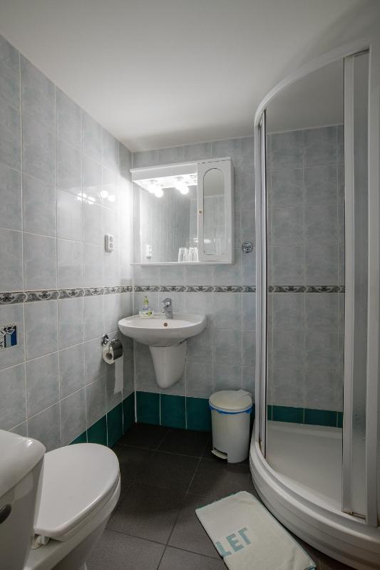 Double or Twin Room with Bathroom - Annex image 4