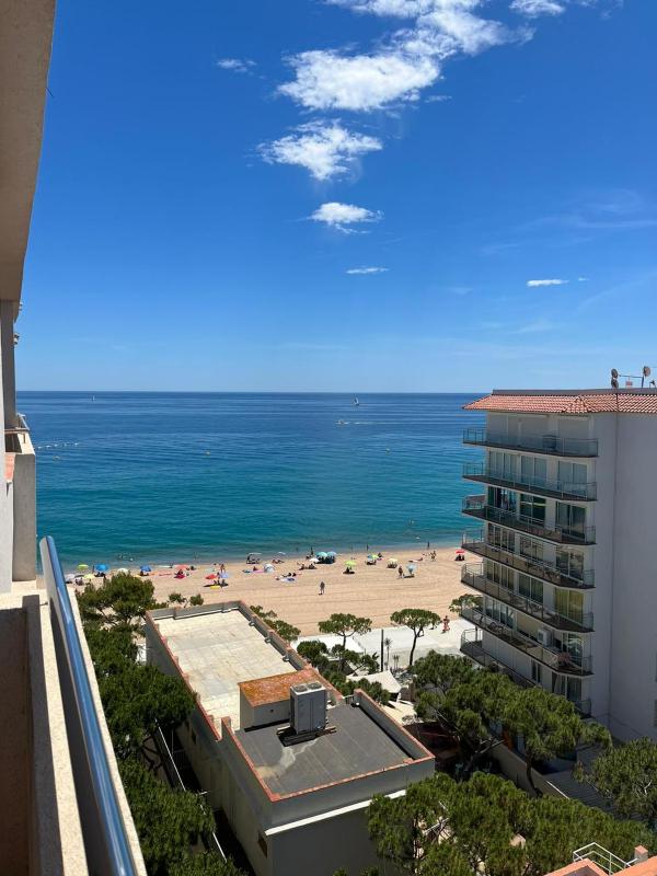 Classic Double Room with lateral sea view and balcony  image 3