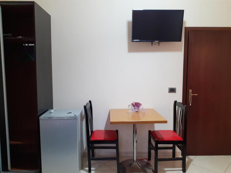 Standard Twin Room with Mountain View image 4