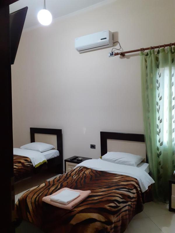 Twin Room with City View image 4