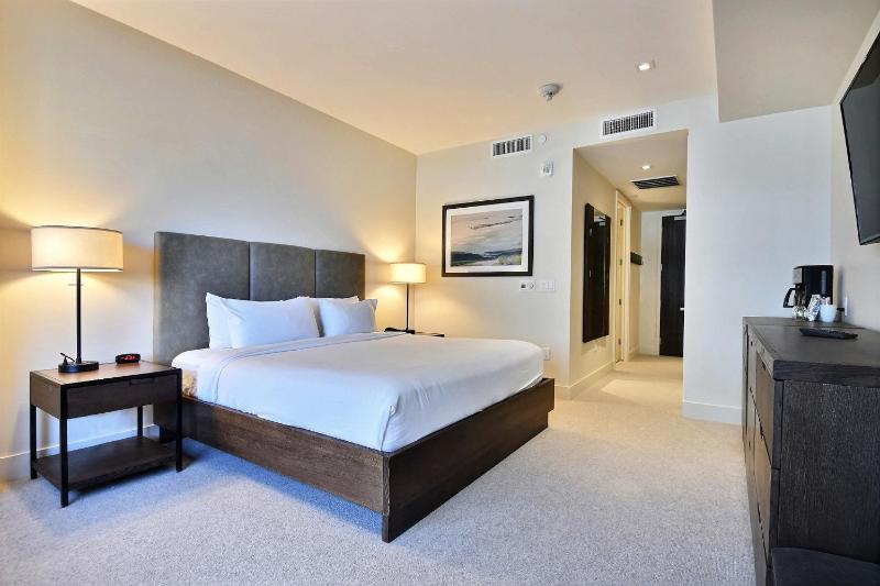 Modern Ski In Out 2 BR in Canyons Village - image 9