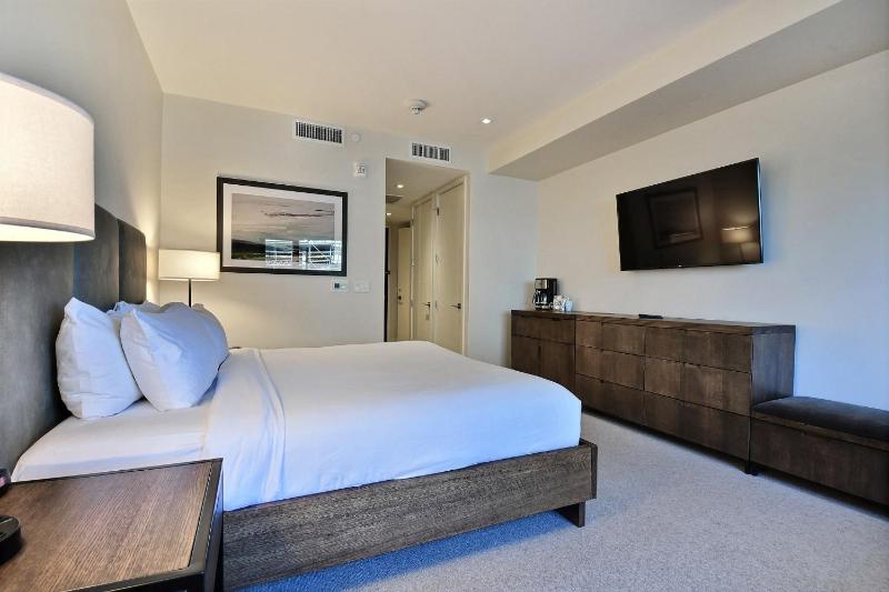 Modern Ski In Out 2 BR in Canyons Village - image 21