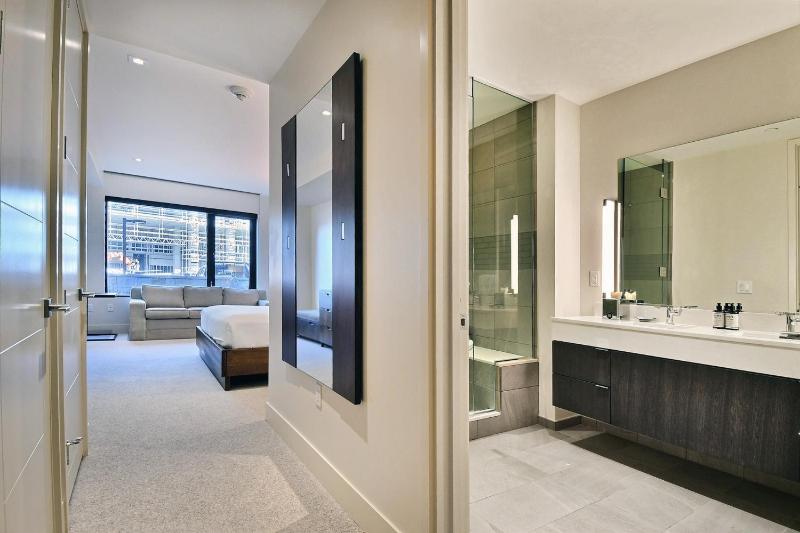 Modern Ski In Out 2 BR in Canyons Village - image 30