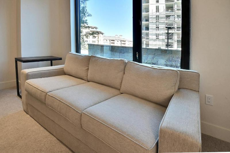 Modern Ski In Out 2 BR in Canyons Village - image 15