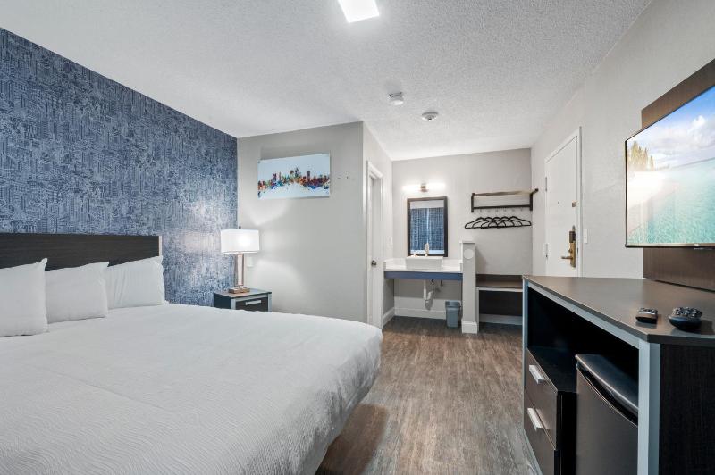 Twin Room image 1
