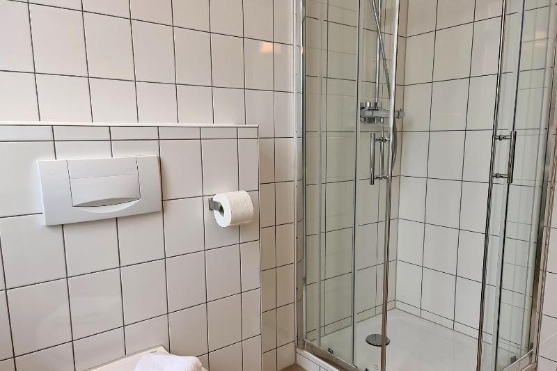 Double Room image 4
