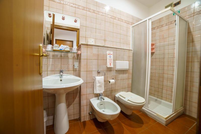 Superior Double Room image 3