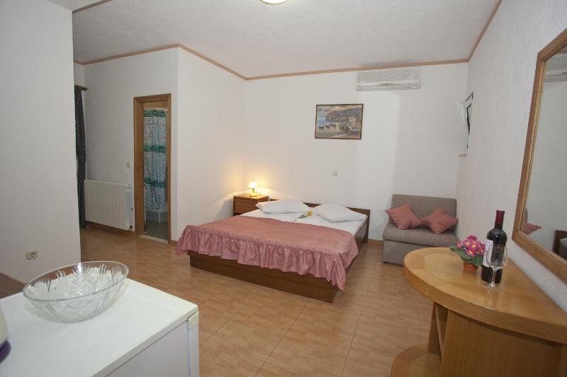Triple Room Brela 6056a - image 25