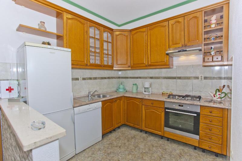 Apartments and rooms by the sea Brela Makarska - 6056 - image 9