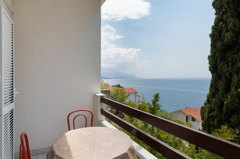 One-Bedroom Apartment with Terrace and Sea View image 2