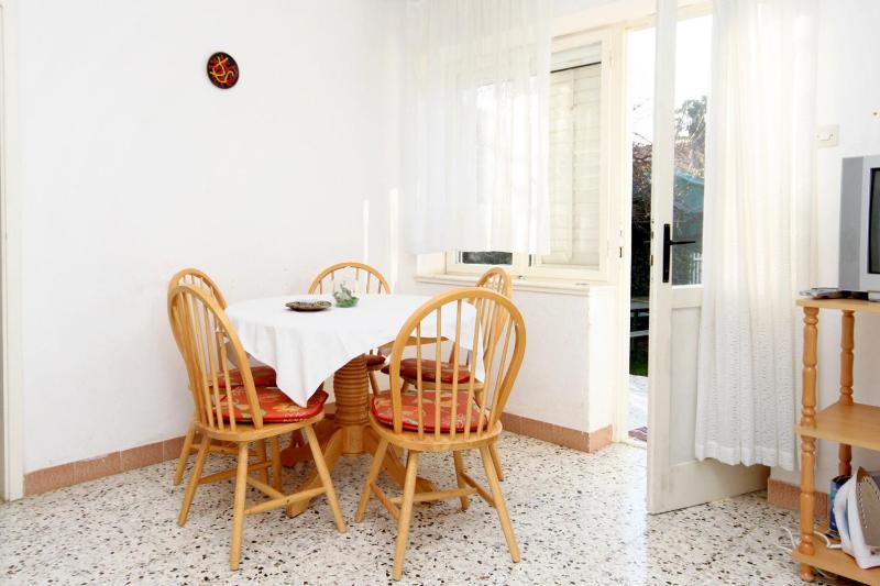 Apartments by the sea Kastel Stari Kastela - 6059 - image 16