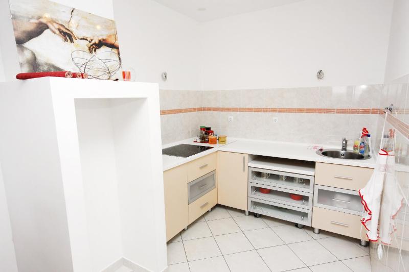 Apartments by the sea Omis - 6073 - image 8