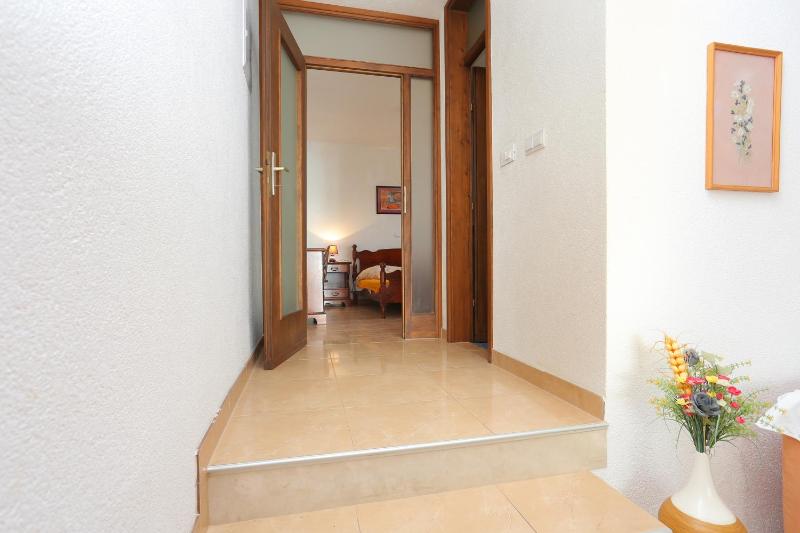 Apartments by the sea Brela Makarska - 6006 - image 7