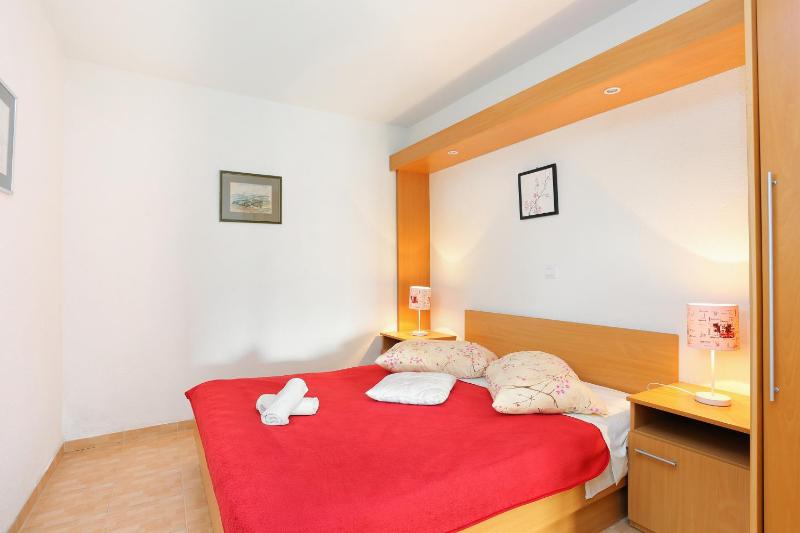 Apartments by the sea Brela Makarska - 6006 - image 14