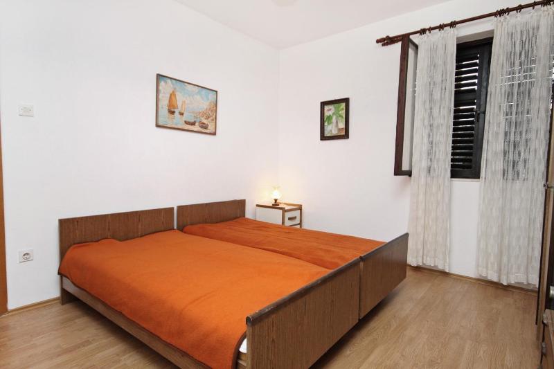 Apartments with parking space Supetar Brac - 6026 - image 10