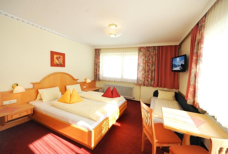 Quadruple Room image 3