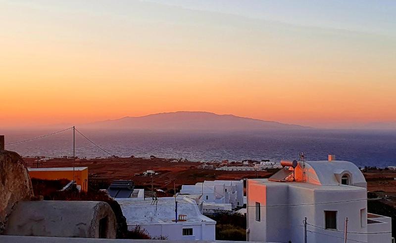 Cave Suite with Sea View Terrace image 4