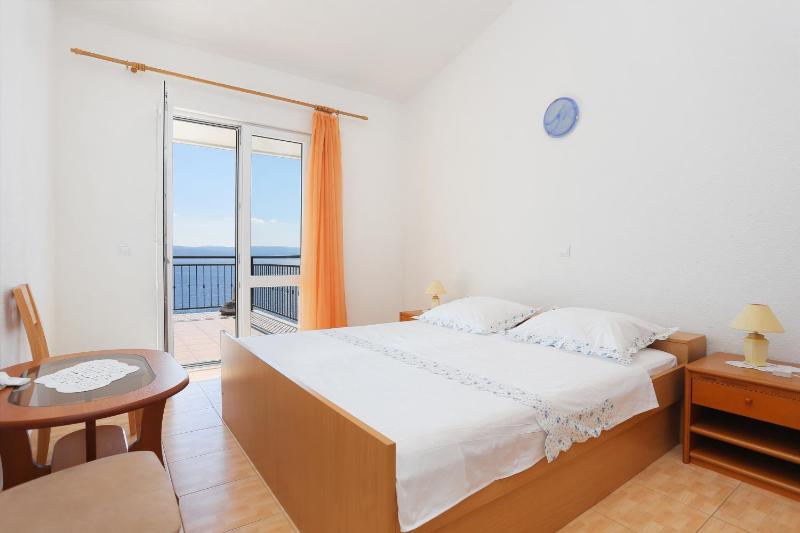 Apartments with parking space Brela Makarska - 6043 - image 2