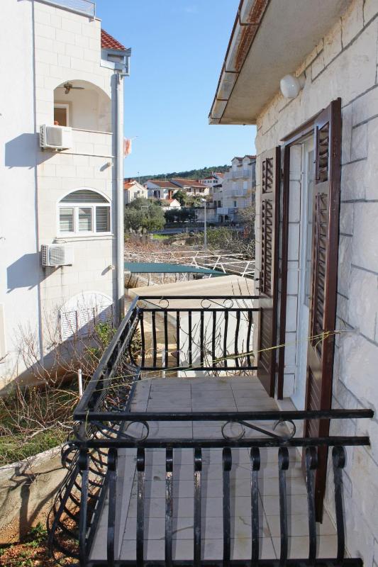 Apartments by the sea Supetar Brac - 6040 - image 3