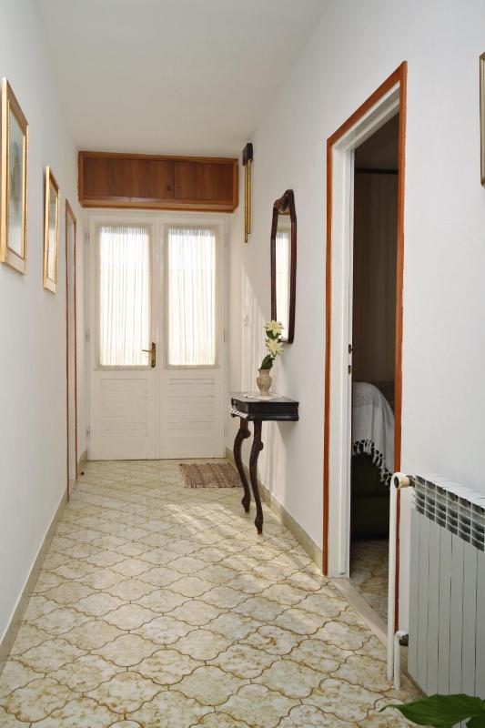 Apartments by the sea Supetar Brac - 6040 - image 6