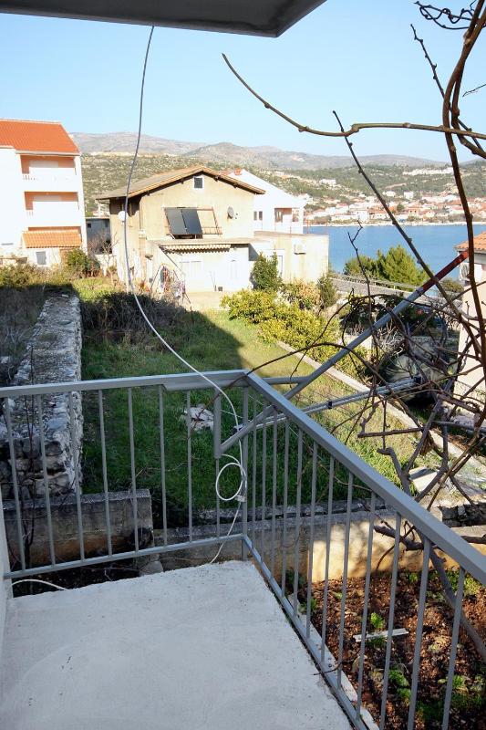 Three-Bedroom Apartment with Terrace and Sea View image 4