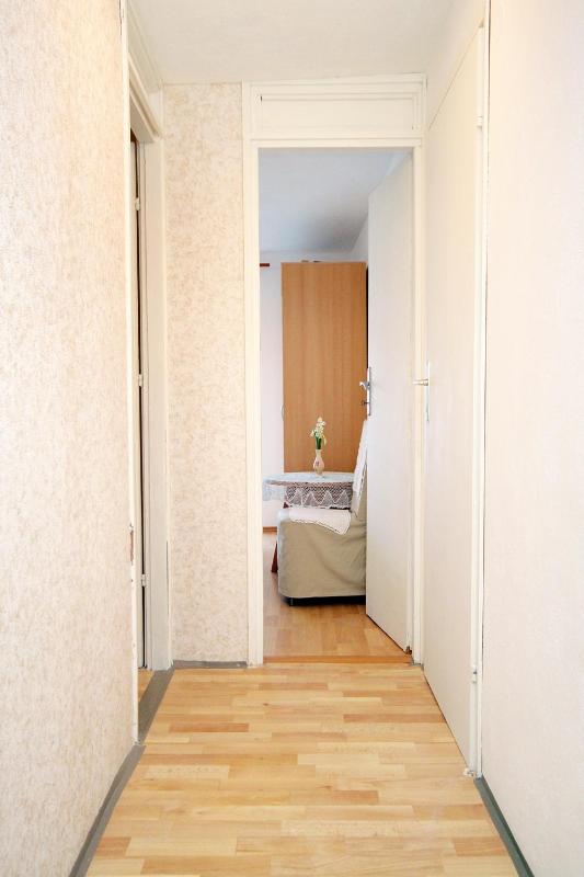 Three-Bedroom Apartment with Terrace and Sea View image 2
