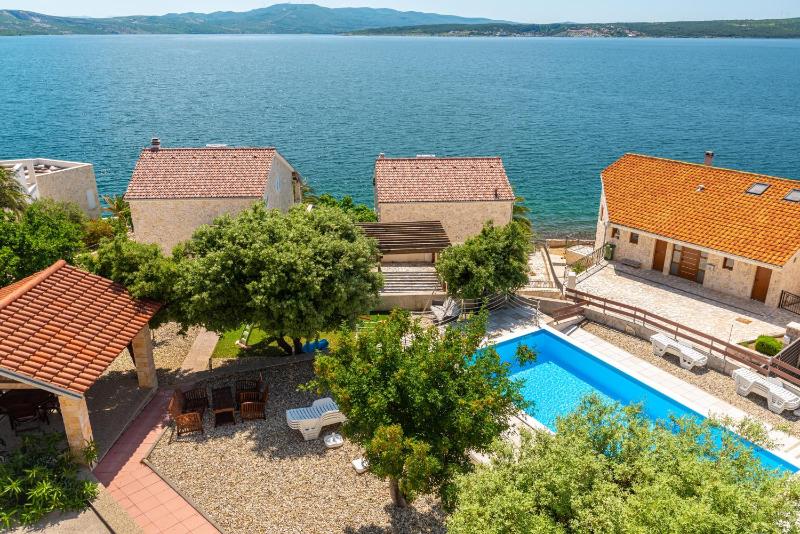 Two-Bedroom Apartment with Terrace and Sea View image 3