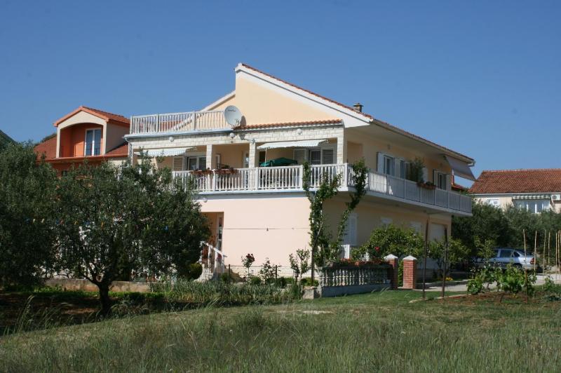 Apartments with a parking space Bibinje Zadar - 6213 - image 1