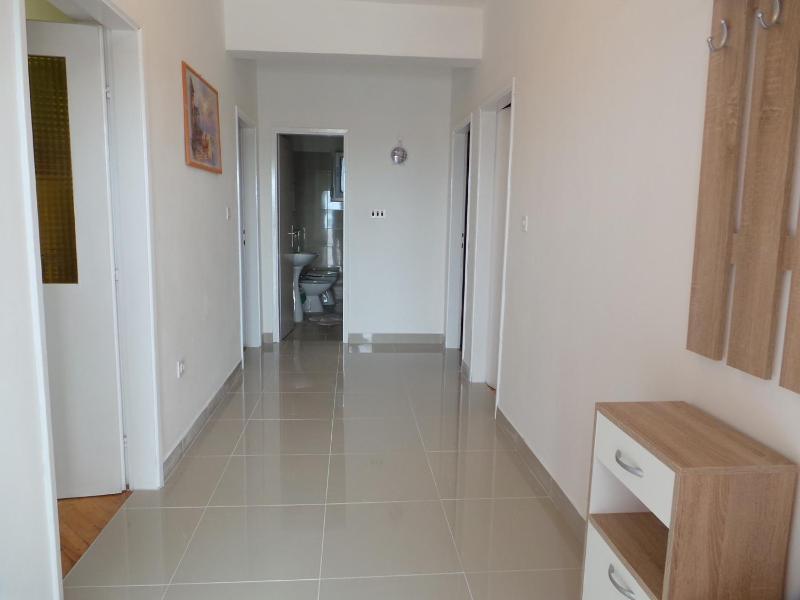 Three-Bedroom Apartment with Terrace and Sea View image 2