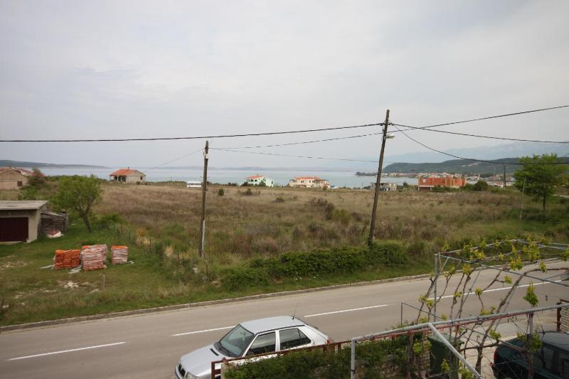 One-Bedroom Apartment with Balcony and Sea View image 4