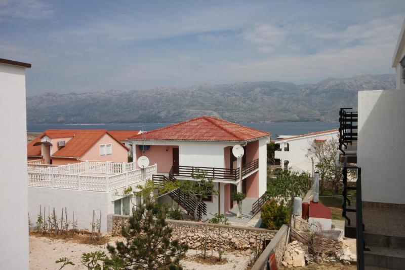 One-Bedroom Apartment with Balcony and Sea View image 2