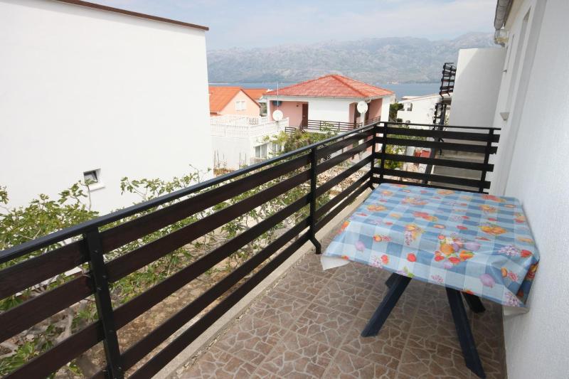 One-Bedroom Apartment with Balcony and Sea View image 3