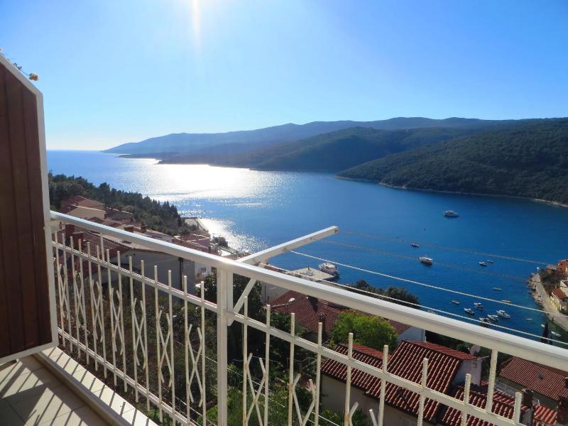 One-Bedroom Apartment with Balcony and Sea View image 2