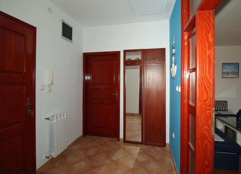 Three-Bedroom Apartment with Terrace and Sea View image 2