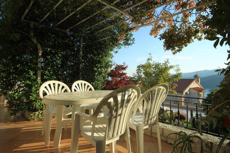 One-Bedroom Apartment with Terrace and Sea View image 4