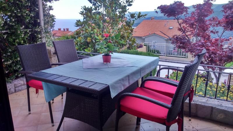 One-Bedroom Apartment with Terrace and Sea View image 4